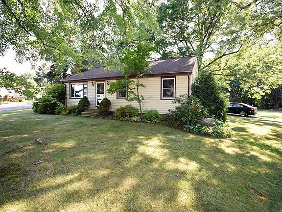 2nd image of 332 Loomis Ave