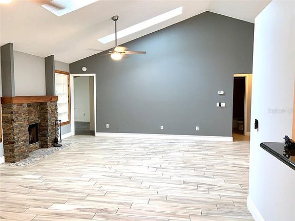 4th image of 1008 Ward Cir