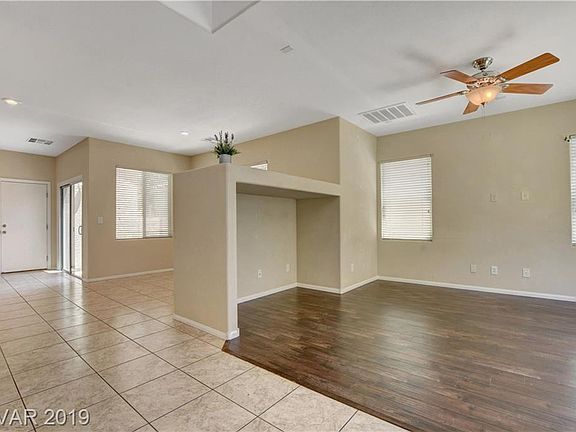 3rd image of 1013 Douglas Flat Pl