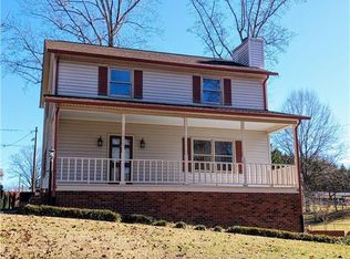 1912 Inman Cir, Mount Airy, NC 27030