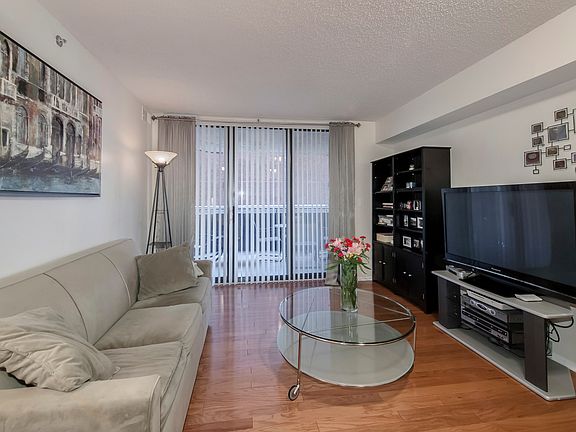 3rd image of 1001 N Vermont St APT 213
