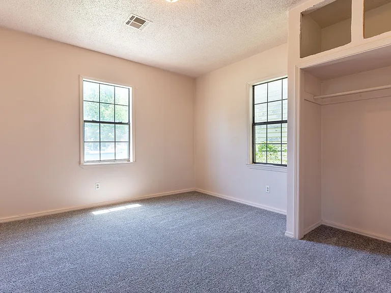 517 SW 26th St — Photo 14