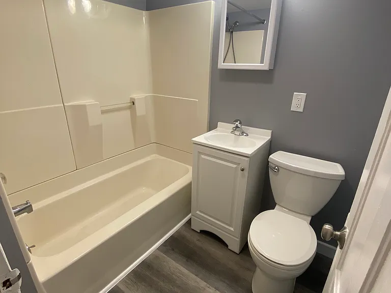 174 Echo Lake Rd #2 — Photo 4