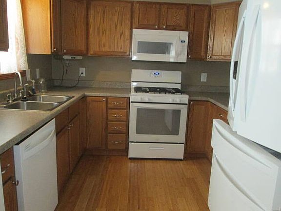 2nd image of 700 S 11th St