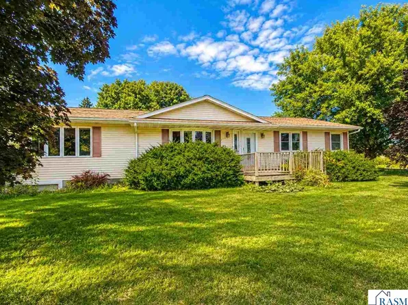 55 Elm St, Easton, MN 56025