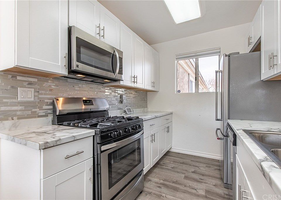 1st image of 20214 Cohasset St Unit 17