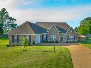 108 London Cv, Batesville, MS 38606
