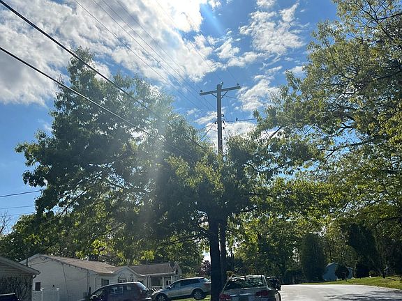 4th image of 921 Spruce Ave