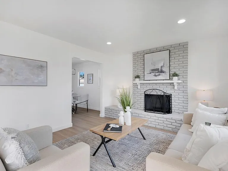 17733 Los Alimos St — Photo 5