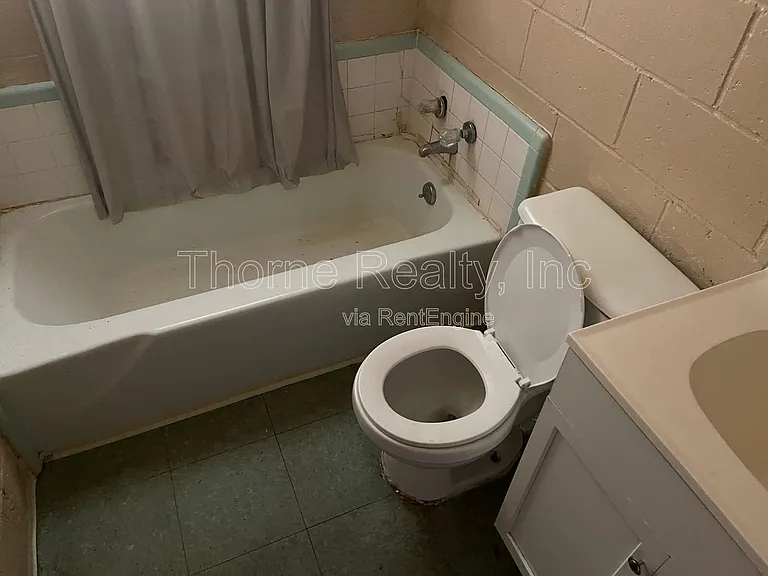 415 Rocky St — Photo 6