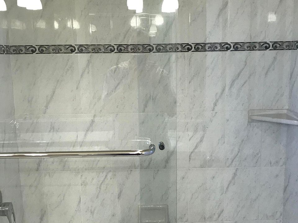 Hallway Full bath