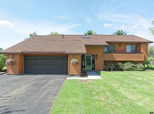 8 Tamara Ct, East Greenbush, NY 12061