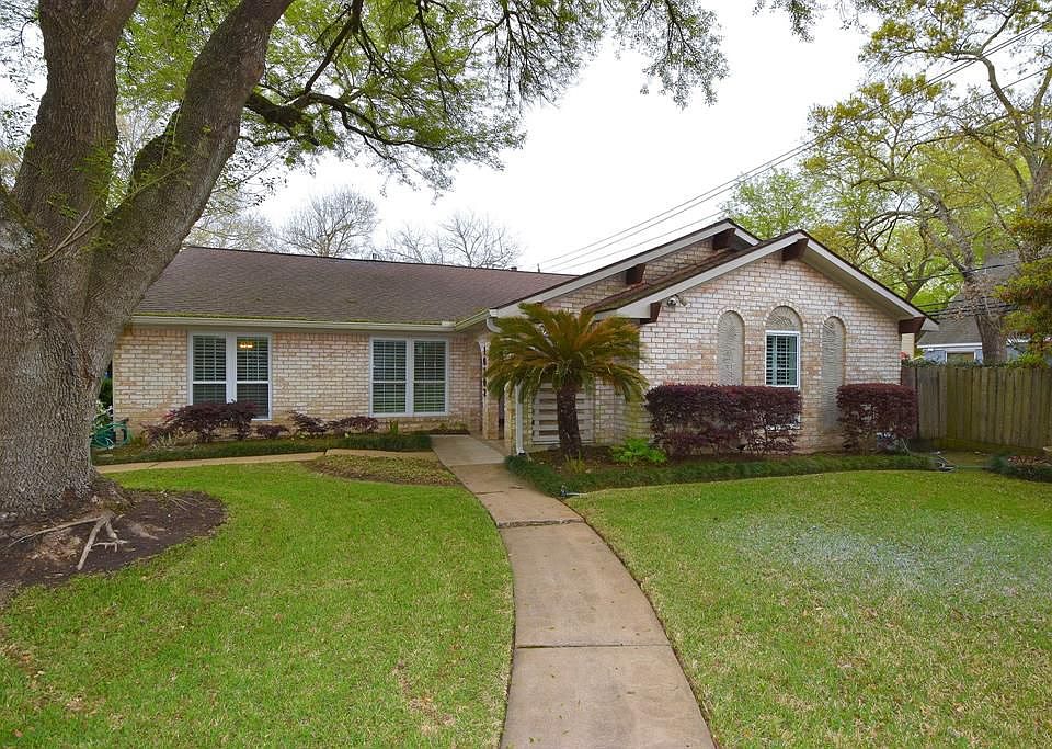 1st image of 10802 Meadow Lake Ln