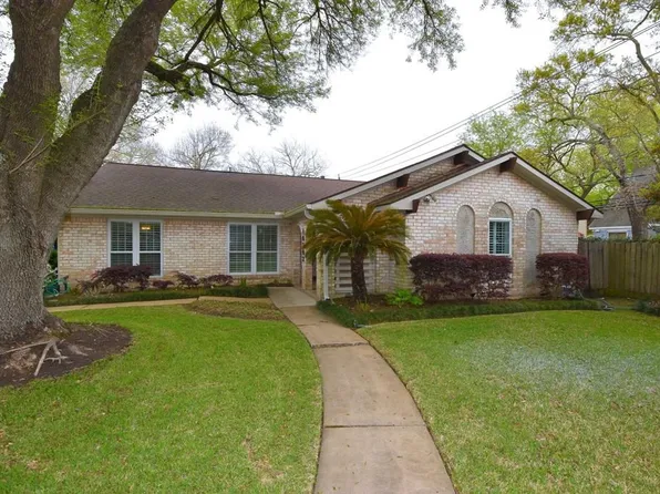 10802 Meadow Lake Ln, Houston, TX 77042