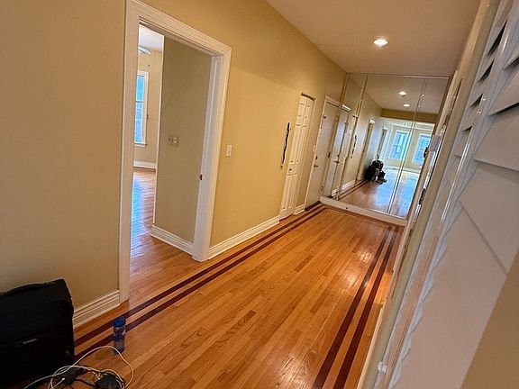 2nd image of 522 W Cornelia Ave APT 3S