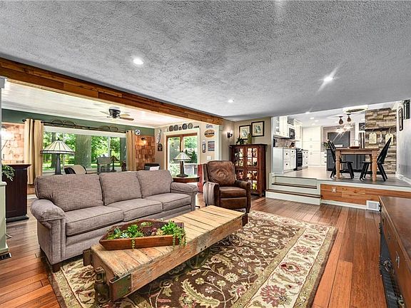 5th image of 27098 Bellevue Dr
