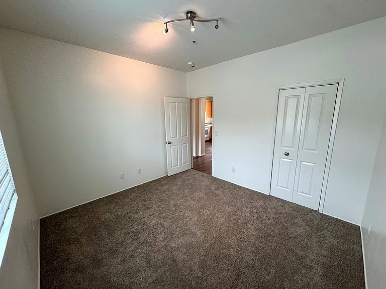 1073 N Ventura Ave #&-32 — Photo 11