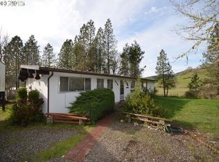 376 Country Hill Dr, Roseburg, OR 97471