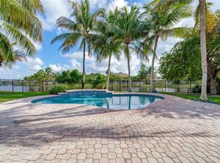 480 Montclaire Dr, Weston, FL 33326