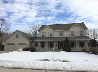 1516 Creekside Ln, Green Bay, WI 54311