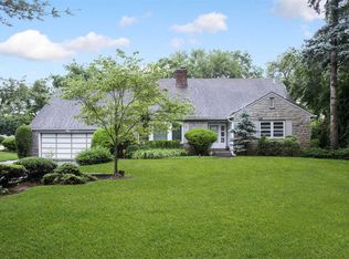 211 Albon Rd, Hewlett, NY 11557