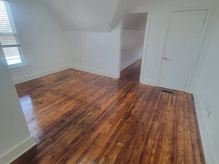 38 Auburn St — Photo 2