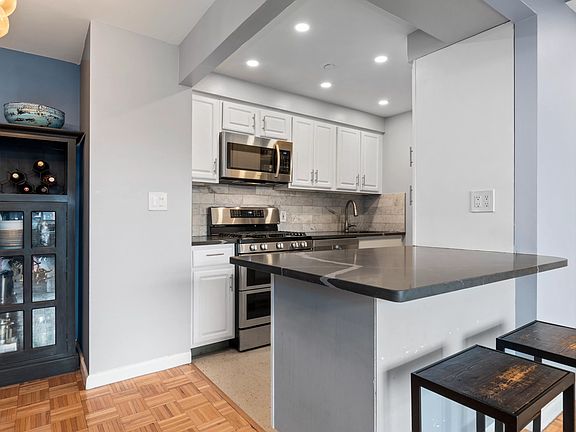 5th image of 102 Bradhurst Ave APT 1102