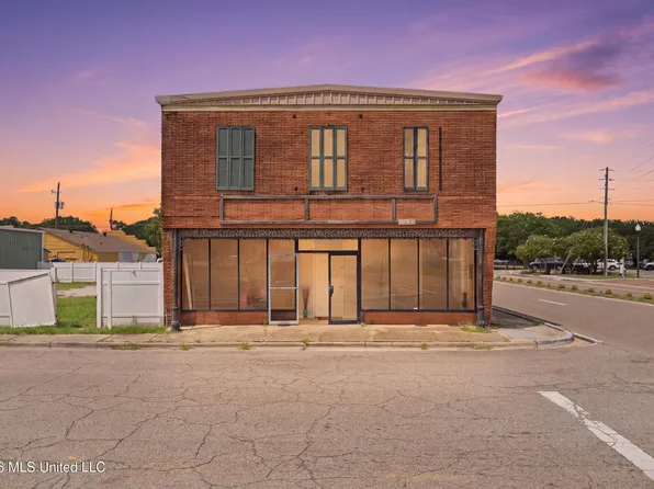 100 Elizabeth St, Picayune, MS 39466