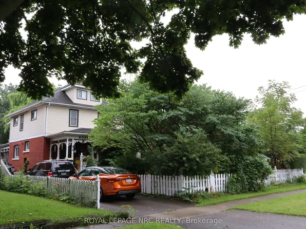 6068 Dixon St, Niagara Falls, ON L2G 2L5
