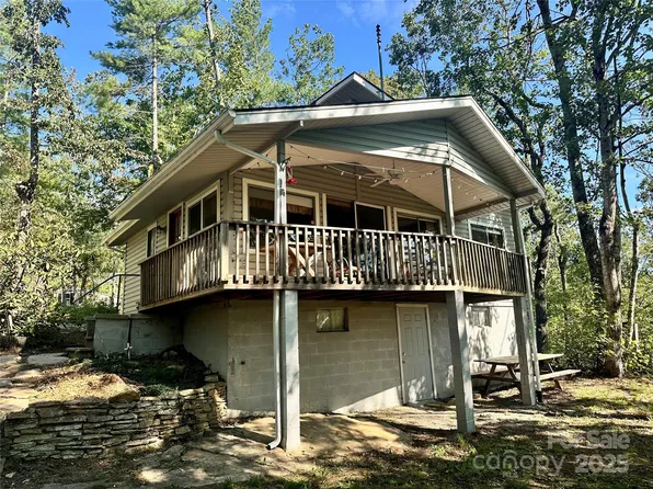 300 McMillan Dr, Hendersonville, NC 28792