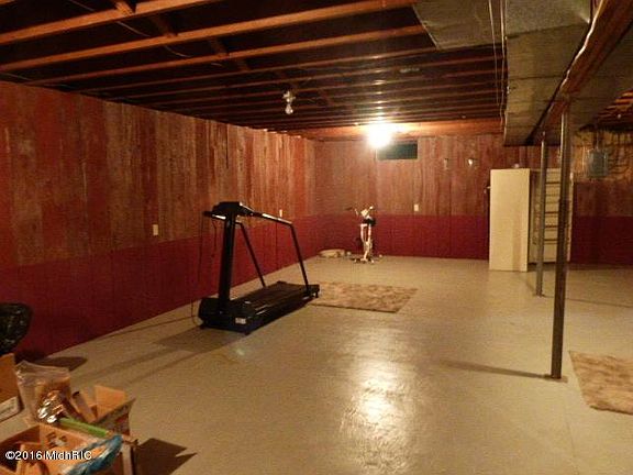 3rd image of 202 S Hamilton Dr