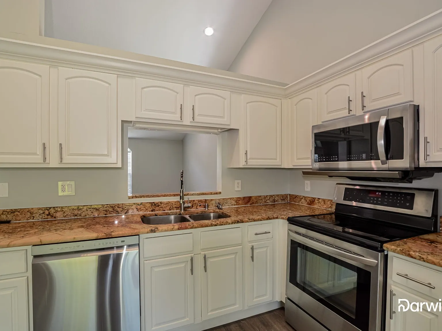 3 bed, 2.0 bath, 1310 sqft, $2,215 — Photo 3