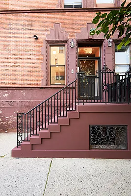 Rented by Perry Associates NYC Inc | media 14