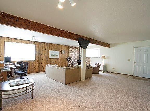 3rd image of 695 Redland Dr