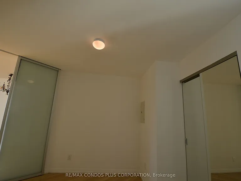 18 Beverley St #801 — Photo 15