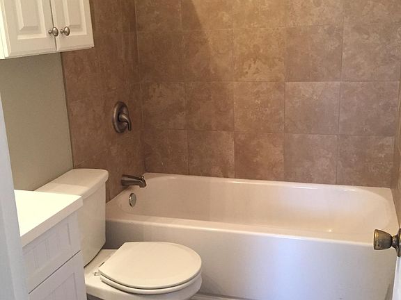 4th image of 215 S Main St APT 111