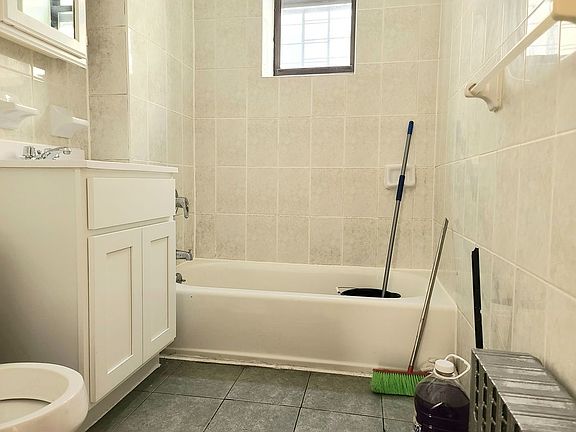 2nd image of 1256 Clay Ave #4B