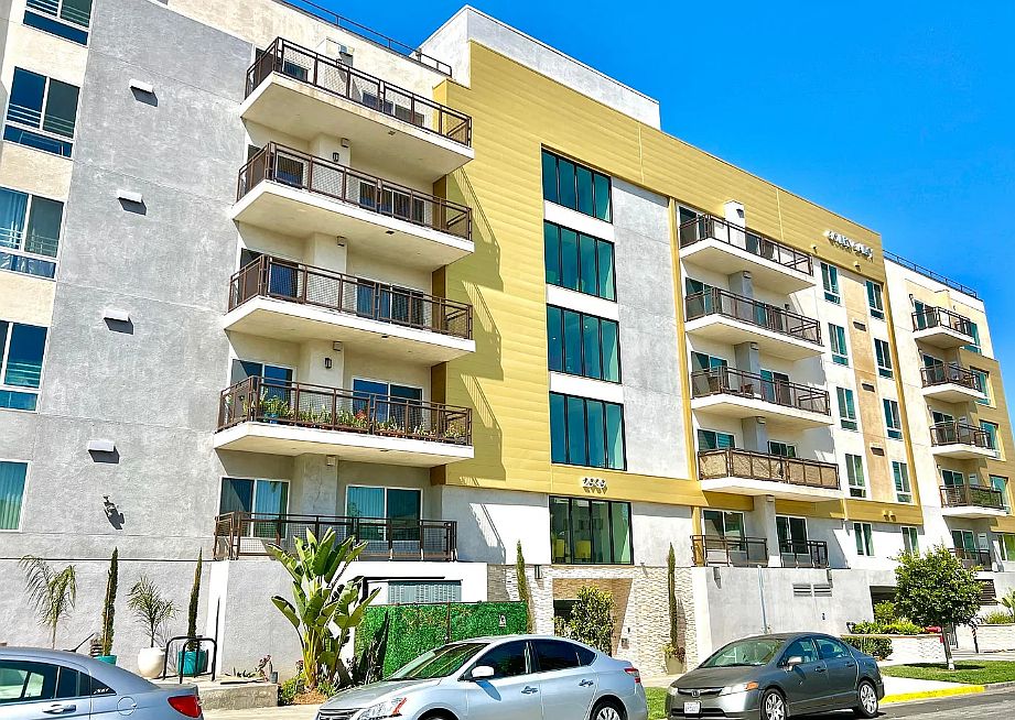 1st image of 2939 Leeward Ave #415
