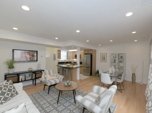 43 Gerry Rd #1, Chestnut Hill, MA 02467