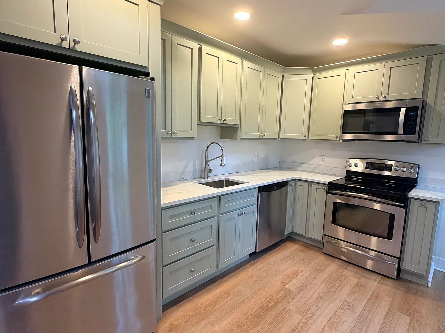 2 bed, 1200 sqft, $1,800 — Photo 3