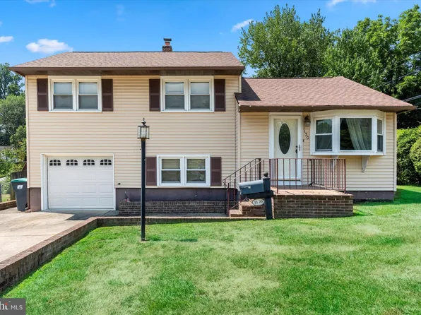 1120 Wagoner Dr, Wilmington, DE 19805