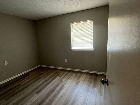 3rd image of 301 E 2nd St #22