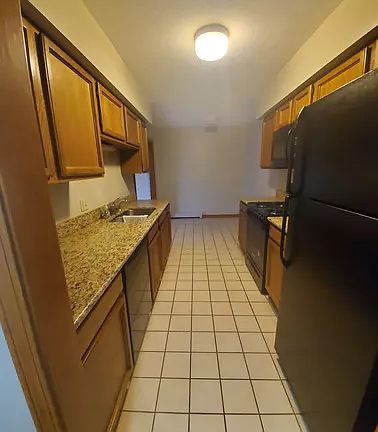 3rd image of 10 Nuttall Ln APT 12