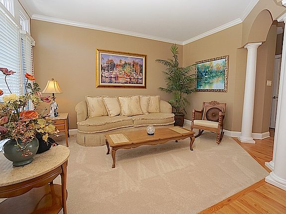 3rd image of 2620 Charlestowne Ln