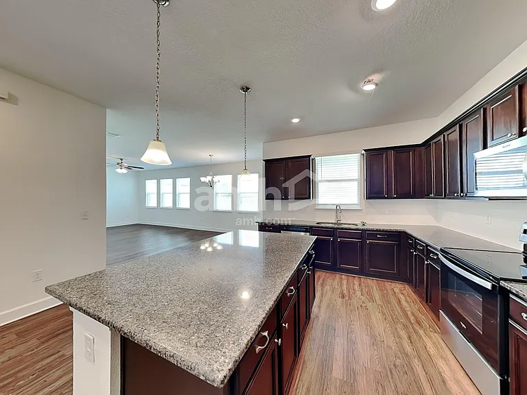 4526 Reisswood Loop — Photo 3