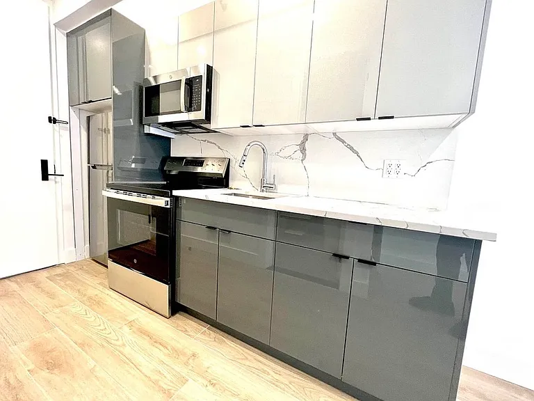 136 Delancey St #1 — Photo 3