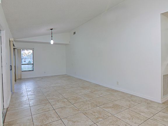 3rd image of 1211 SW 74TH Avenue