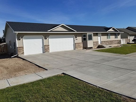 3rd image of 2830 N Sunlight Dr