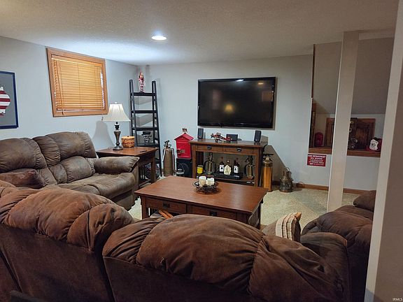 4th image of 310 Eastgate Dr