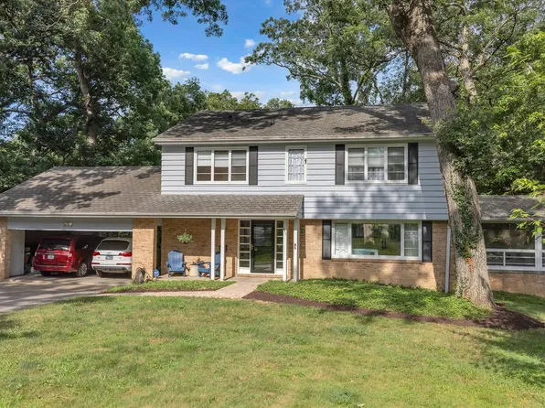 530 Powers Ln, Decatur, IL 62522